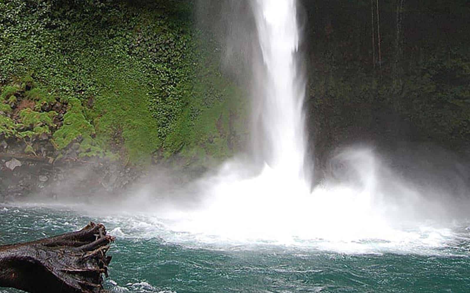 Costa Rica Blue River and Volcanoes Tour